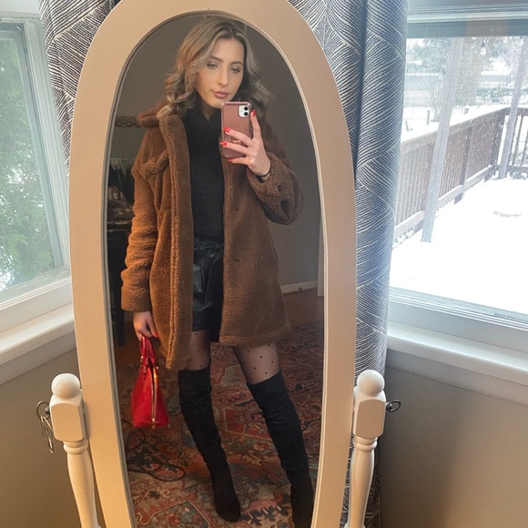 Meet your Posher, Christina - Picture 3 of 8